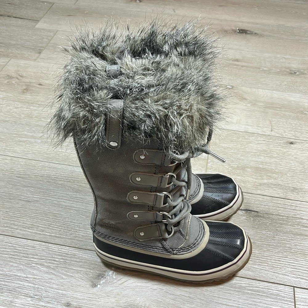 Sorel Joan Arctic Boots Kids Size 5 Gray Suede Waterproof Snow Winter Faux Fur